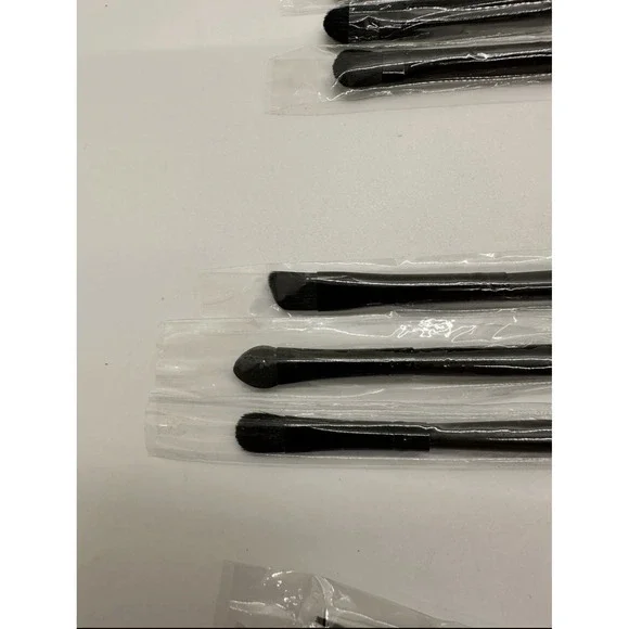 11‎ Piece Black Handle Makeup Brush Set – New in Sleeves – MAC Style - Picture 4 of 7